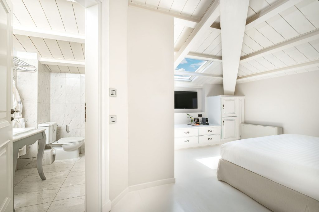 loft-room-micra-anglia-hotel-andros-10