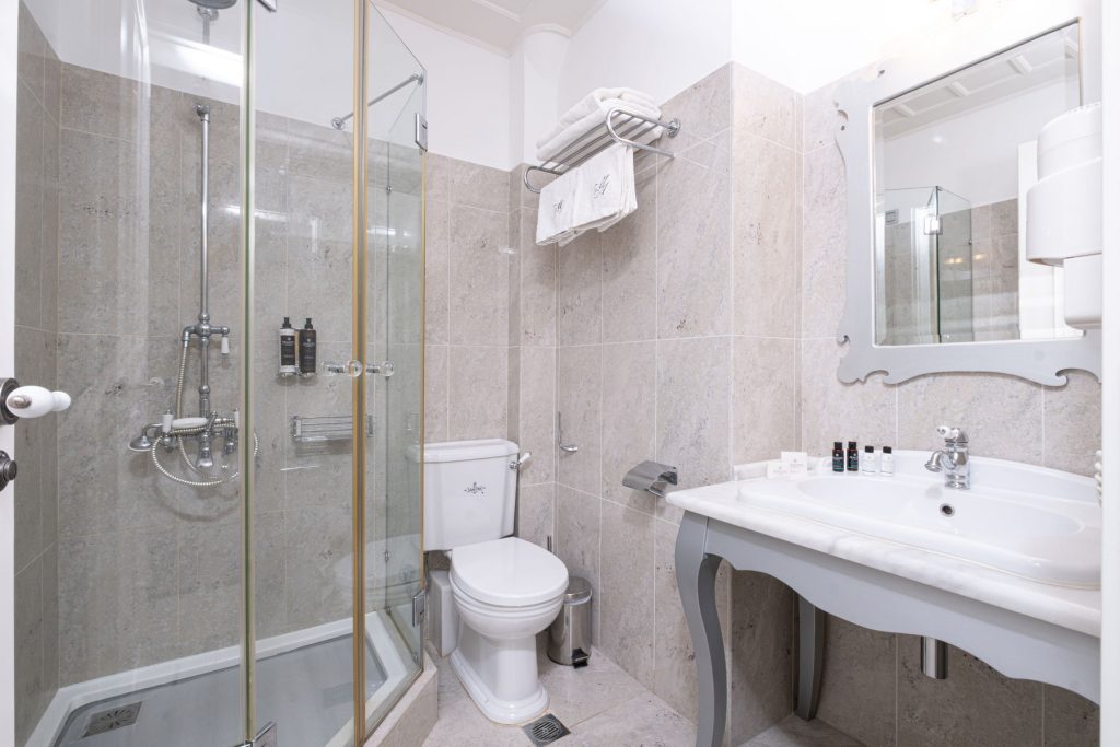 Comfort-room-micra-anglia-andros-island-01