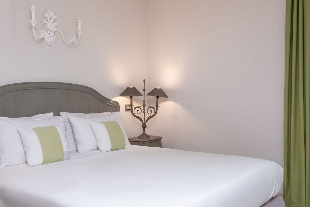Comfort-room-micra-anglia-andros-island-03