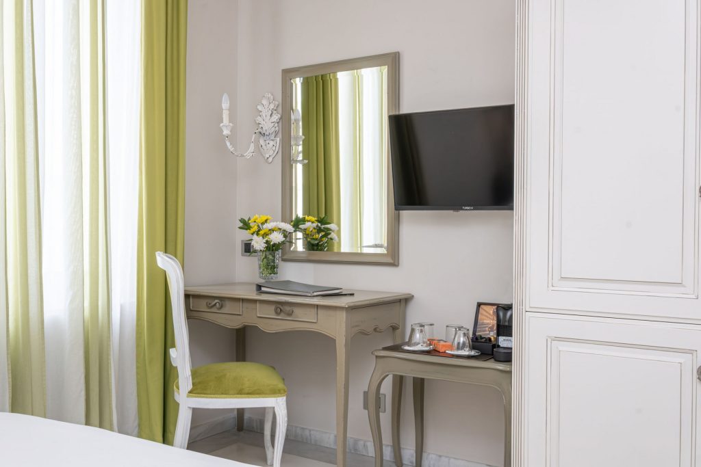 Comfort-room-micra-anglia-andros-island-04