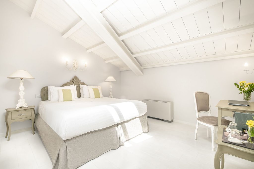 loft-room-micra-anglia-hotel-andros-05
