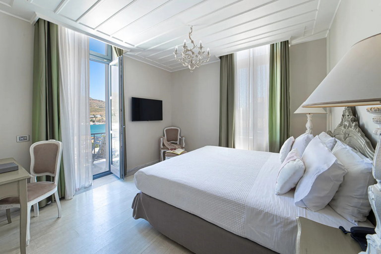2 Bedroom Sea View Suite_2