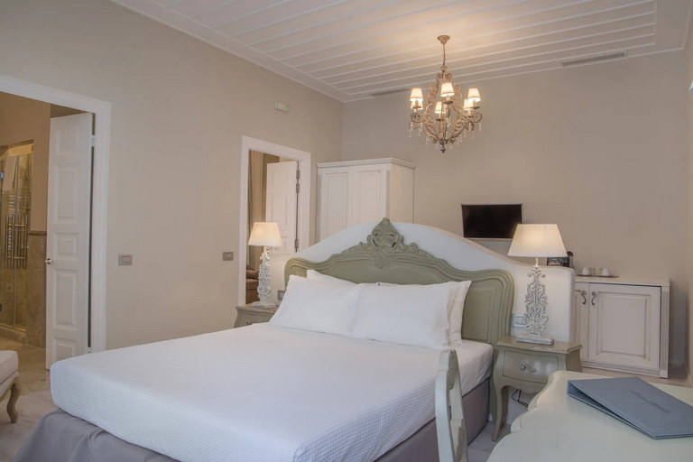 Family-suite-andros-island-02