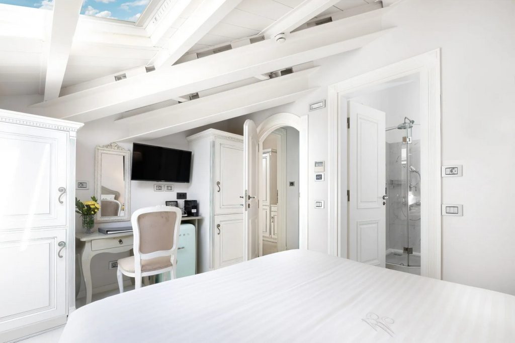 Thecozyone-andros-island-micra-anglia-hotel-04