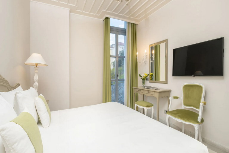 deluxe-room-micraanglia-boutique-hotel-spa-andros-island-03